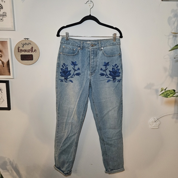 Embroidered Floral Light-Wash Forever 21 Jeans - Picture 1 of 11